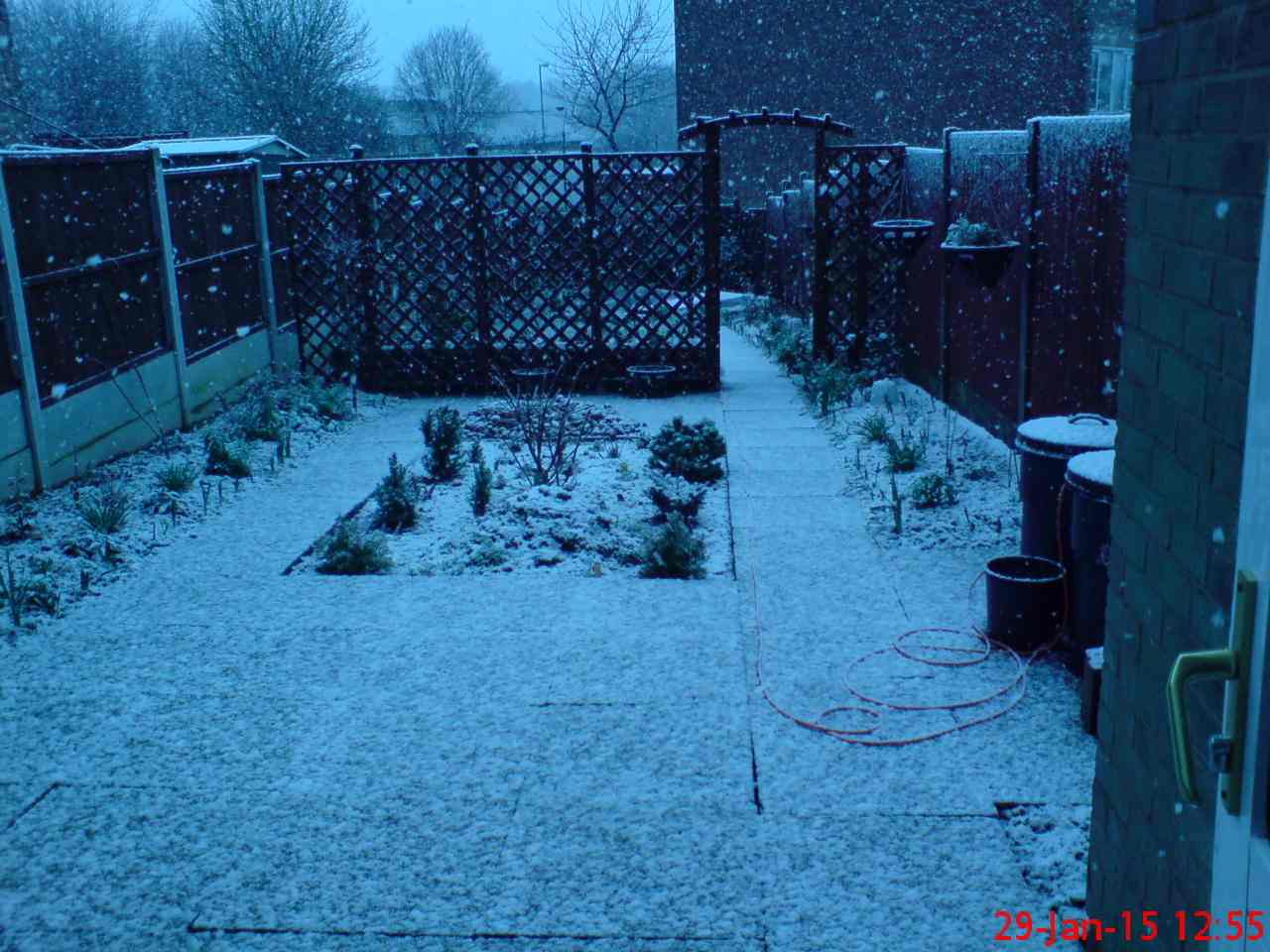 ImagesHovel/2015-02 Rear_garden_in_snow.jpg