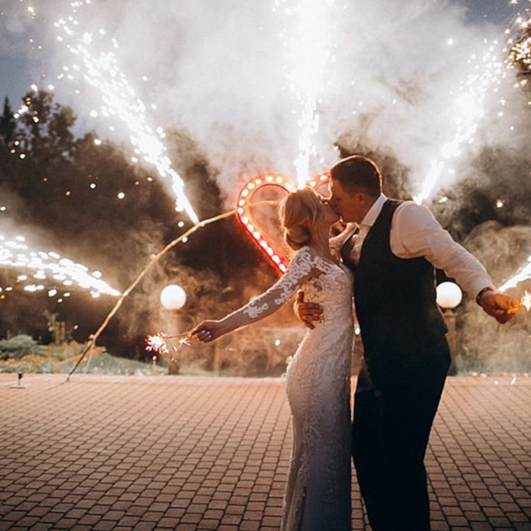 Images_Music/WC_Music_1_Wedding_Spb_salut_Wedding_Fireworks.jpg