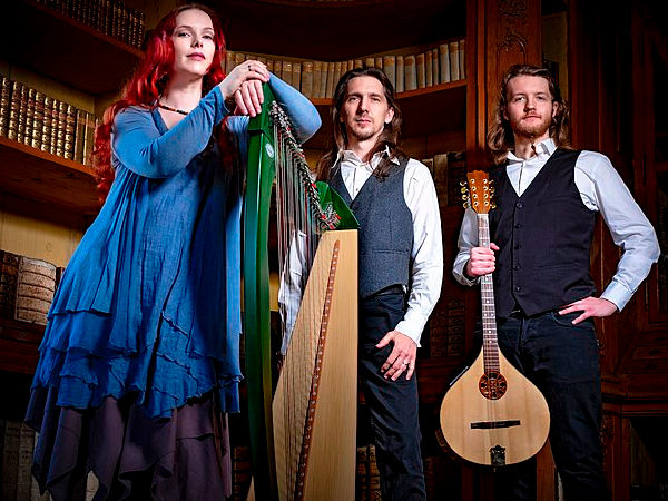 Images_Music/WC_Music_2_Folk_Irish_Bruso_Bandfoto_Spinning_Wheel.jpg