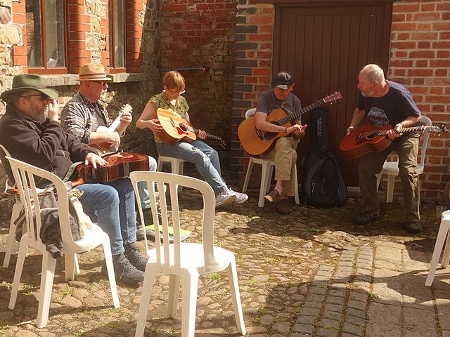 Images_Music/WC_Music_2_Folk_Wales_Welsh_Dave_Tredegar_House_Folk_Musicians.jpg