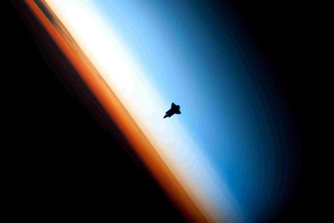 images_my_ideas_16-5/16_WC_NASA_Endeavour_silhouette_STS-130.jpg