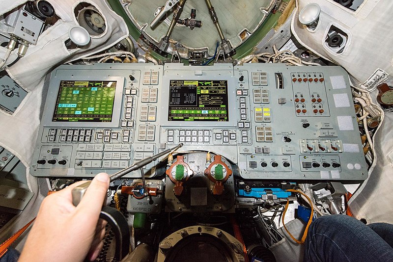 images_my_ideas_16-6/16_WC_Russia_Christopher_Michel_Inside_the_Soyuz_spacecraft.jpg