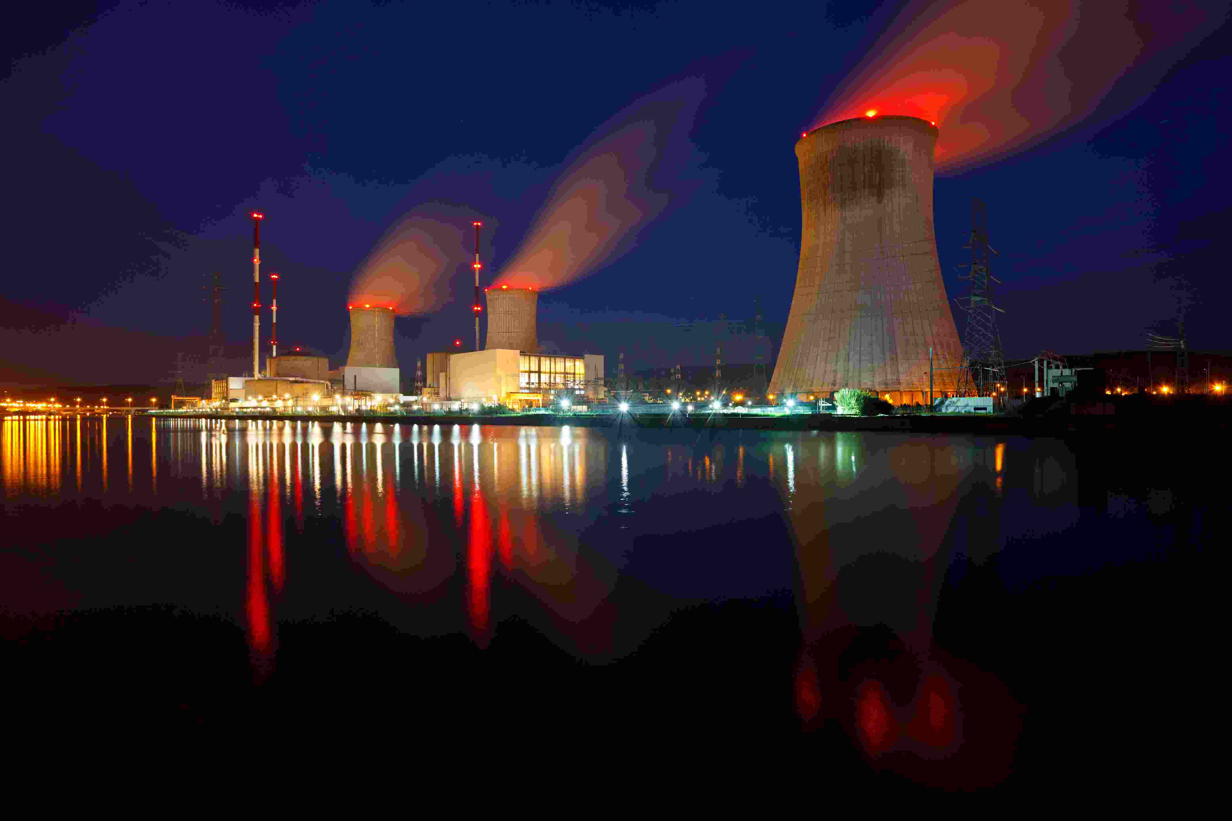 images_my_ideas_19/19_SHUT_ecology_power_station_at_night.jpg