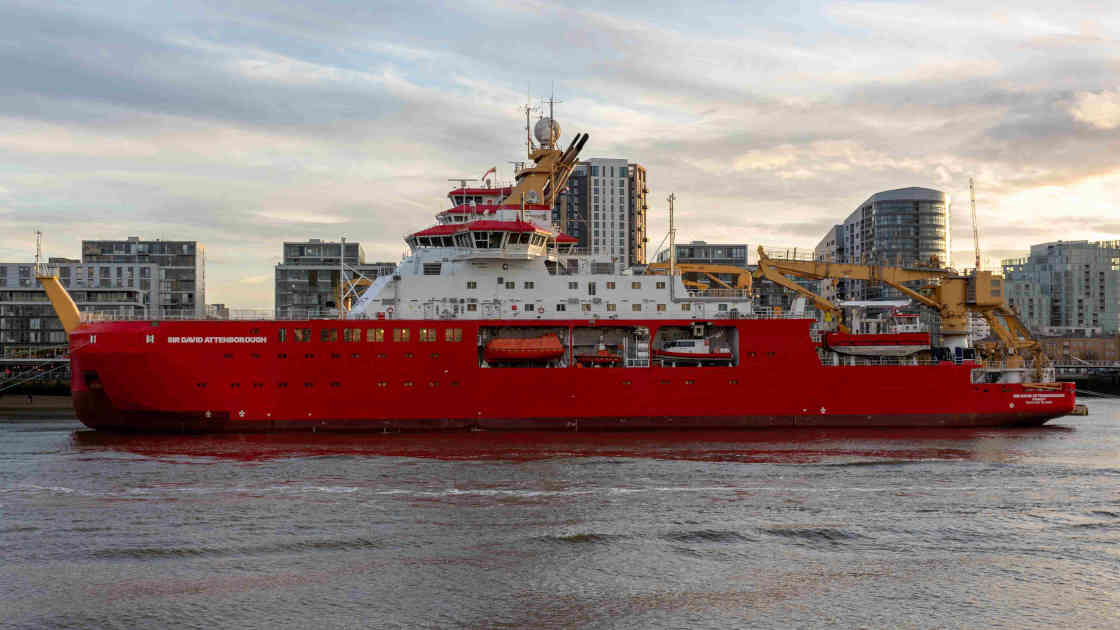 images_my_ideas_19/19_WC_The_wub_RRS_Sir_David_Attenborough_in_Greenwich.jpg