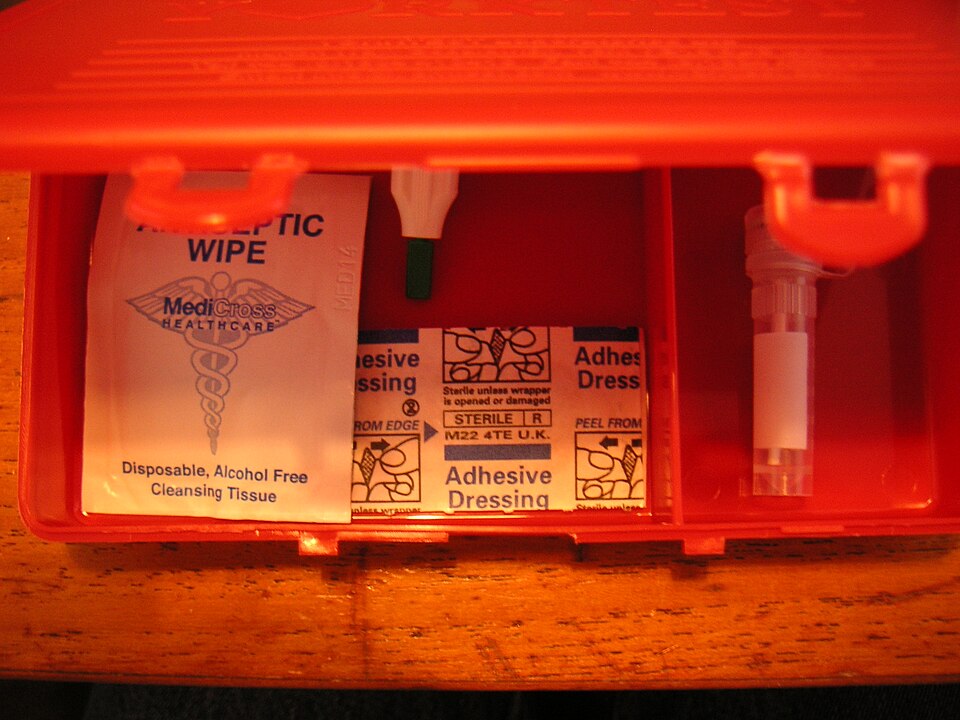 images_my_ideas_21/21_WC_Lee_Haywood_Blood_test_kit.jpg