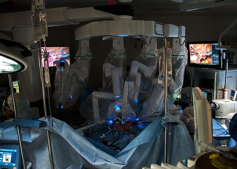 images_my_ideas_21/21_WC_WBAMC_first_in_DoD_to_use_robot_for_surgery.jpg