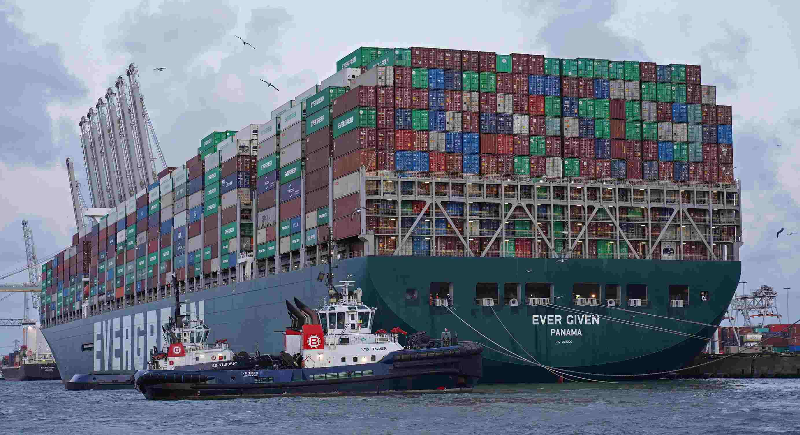 images_my_ideas_29/29_WC_Kees_Torn_EVER_GIVEN_container_ship.jpg