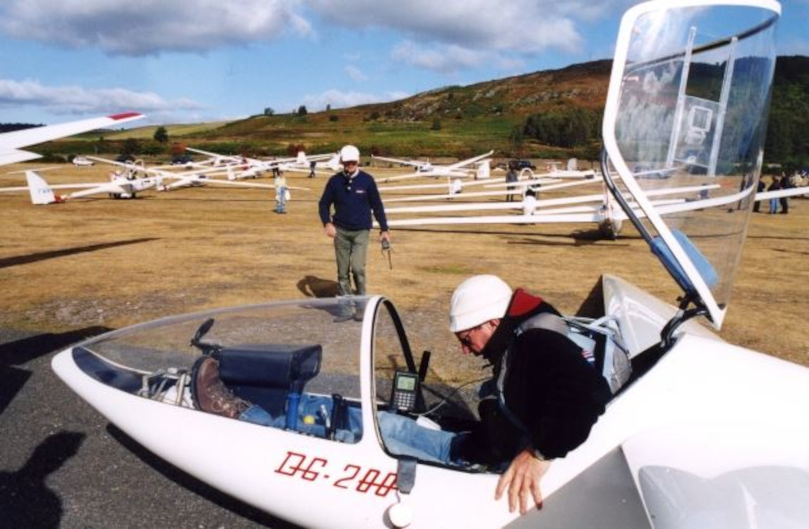 images_my_ideas_3/3_WC_Anne_Burgess_Gliding_Competition_at_Aboyne_Airfield.jpg