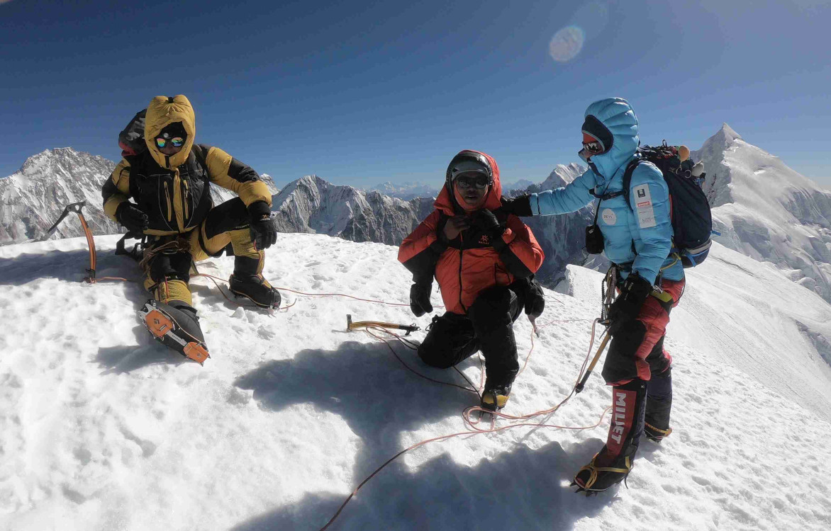 images_my_ideas_3/3_WC_Thanes_Summit_of_peak_Kyungya_Ri_6506m.jpg